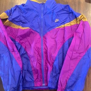 Vintage Nike windbreaker - size medium cropped